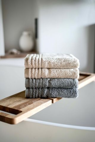 Luxus v každém detailu. Objevte ručníky z prémiové bavlny, které vydrží roky....